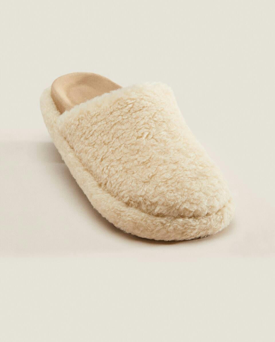 FLUFFY MULE CLOG SLIPPERS