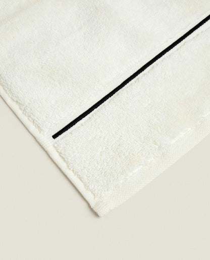 EMBROIDERED SCALLOPED EDGE TOWEL