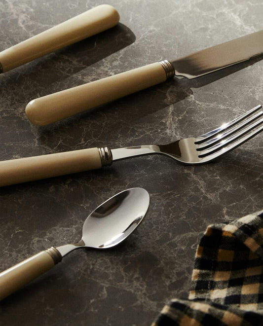 CUTLERY SET WITH HANDLE DETAIL (SET OF 4)